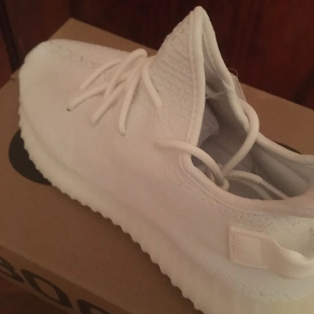 Yeezy addias triple white